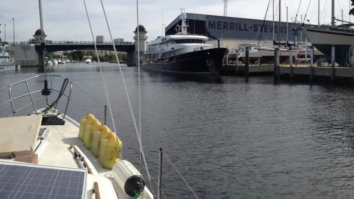 catamaran or speedboat