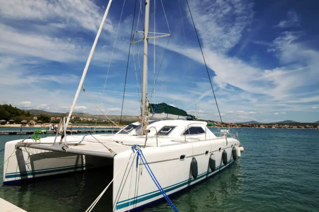 sailing boat vs catamaran