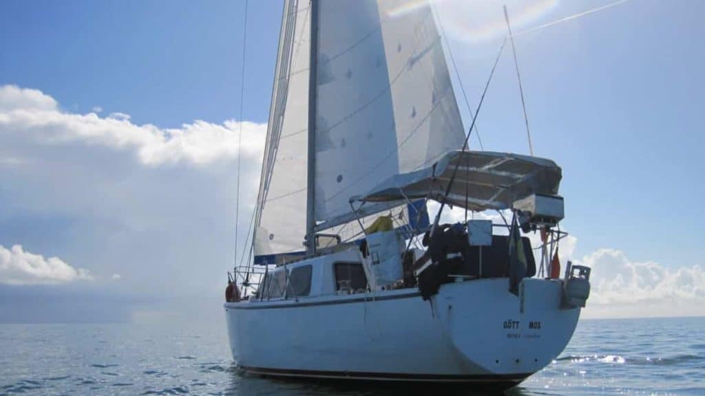 pros and cons of catamaran vs monohull